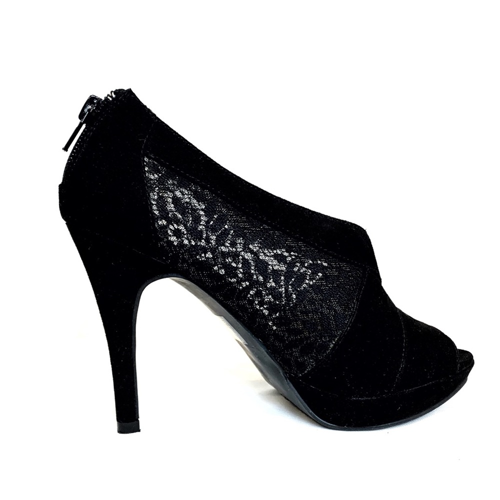 Peep Toe 4 inches Heels Black color Lace details 6.5 size top moda